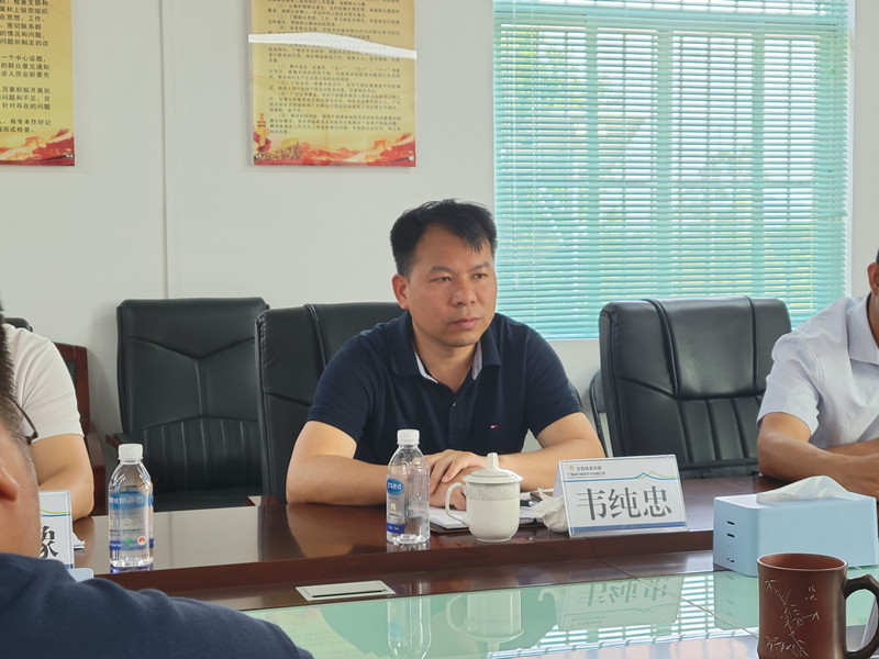 韋純忠聽取匯報(bào)_副本 韋純忠聽取匯報(bào)_副本