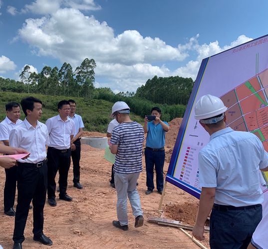 調(diào)研組聽取靈山公司項(xiàng)目布局情況匯報(bào)_副本 調(diào)研組聽取靈山公司項(xiàng)目布局情況匯報(bào)_副本