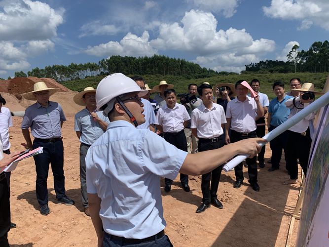 調(diào)研組聽取尾水生態(tài)保護(hù)濕地提升工程情況匯報(bào)_副本 調(diào)研組聽取尾水生態(tài)保護(hù)濕地提升工程情況匯報(bào)_副本