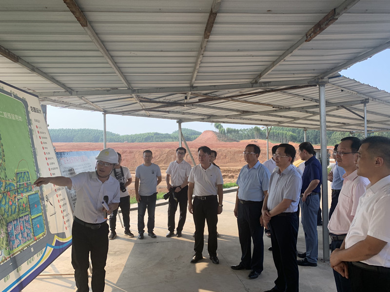 調(diào)研組聽(tīng)取靈山公司項(xiàng)目布局情況匯報(bào)。_副本