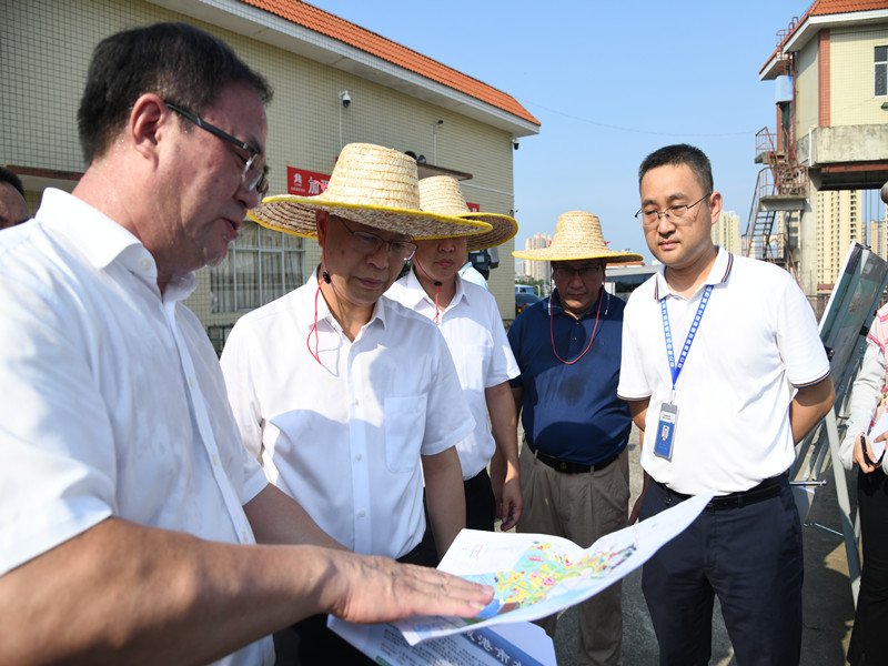 防城港市市委書記譚丕創(chuàng)到防城港環(huán)保水務(wù)公司木頭灘引水工程視察 (8)_副本 防城港市市委書記譚丕創(chuàng)到防城港環(huán)保水務(wù)公司木頭灘引水工程視察 (8)_副本