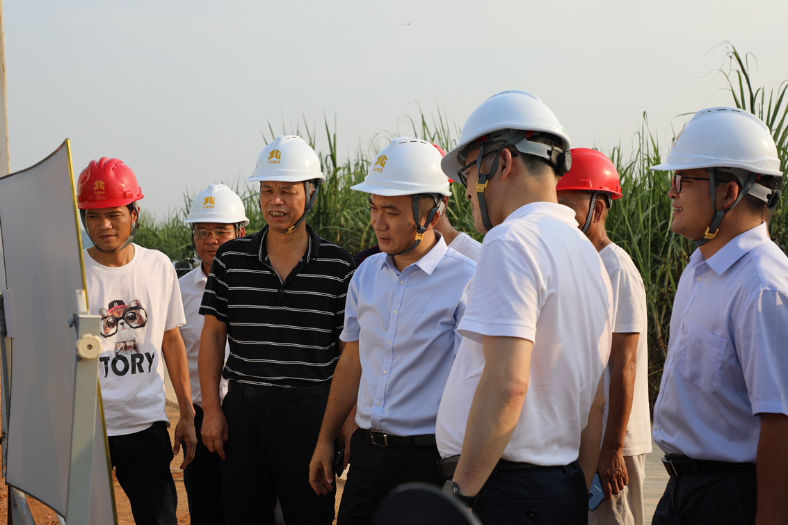 上林縣縣長(zhǎng)王鵬一行蒞臨澤川環(huán)保水務(wù)公司項(xiàng)目建設(shè)現(xiàn)場(chǎng)調(diào)研指導(dǎo)工作_副本 上林縣縣長(zhǎng)王鵬一行蒞臨澤川環(huán)保水務(wù)公司項(xiàng)目建設(shè)現(xiàn)場(chǎng)調(diào)研指導(dǎo)工作_副本