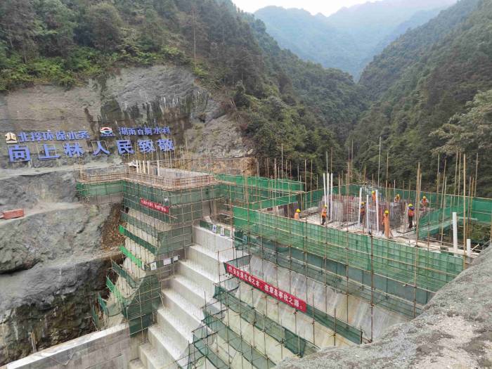 上林縣城鄉(xiāng)一體化供水管網(wǎng)工程PPP項目拉最壩施工現(xiàn)場(壓縮尺寸）(1)