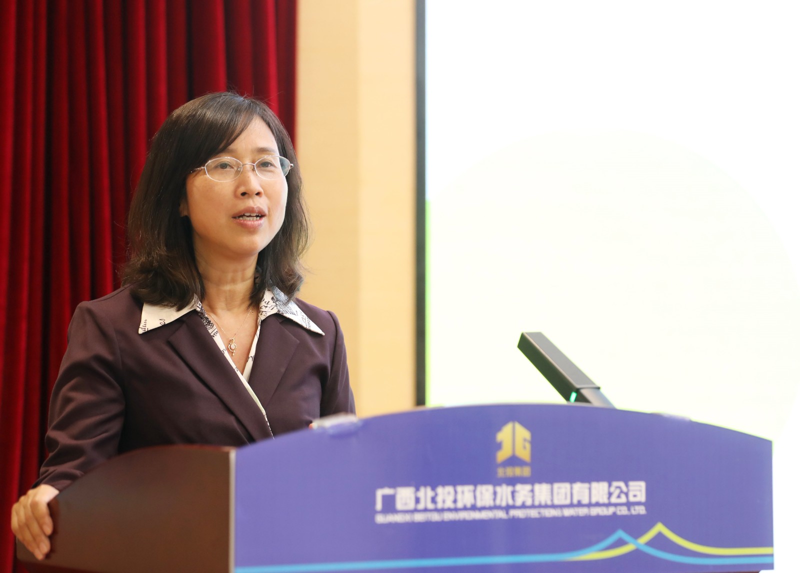 圖2.覃麗梅同志為決賽致辭 圖2.覃麗梅同志為決賽致辭