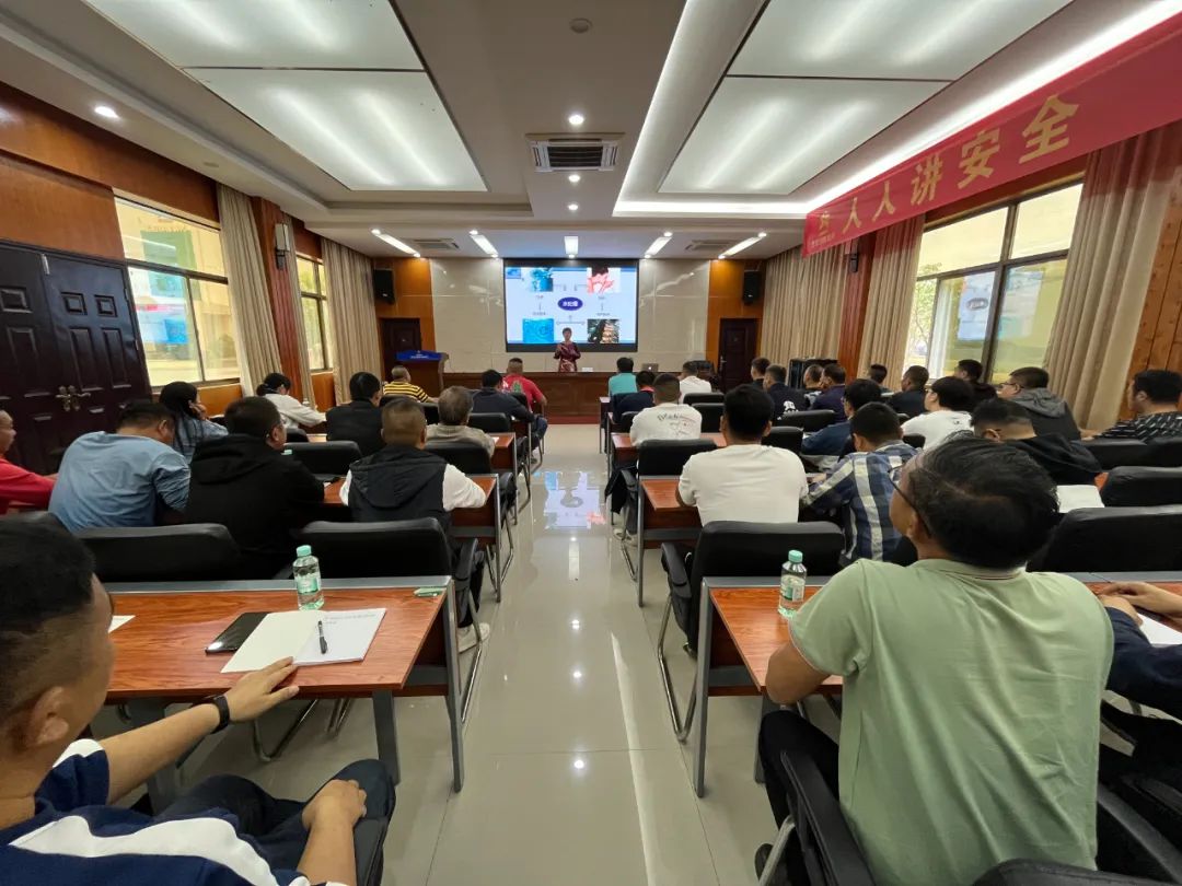 培訓(xùn)現(xiàn)場(chǎng) 培訓(xùn)現(xiàn)場(chǎng)