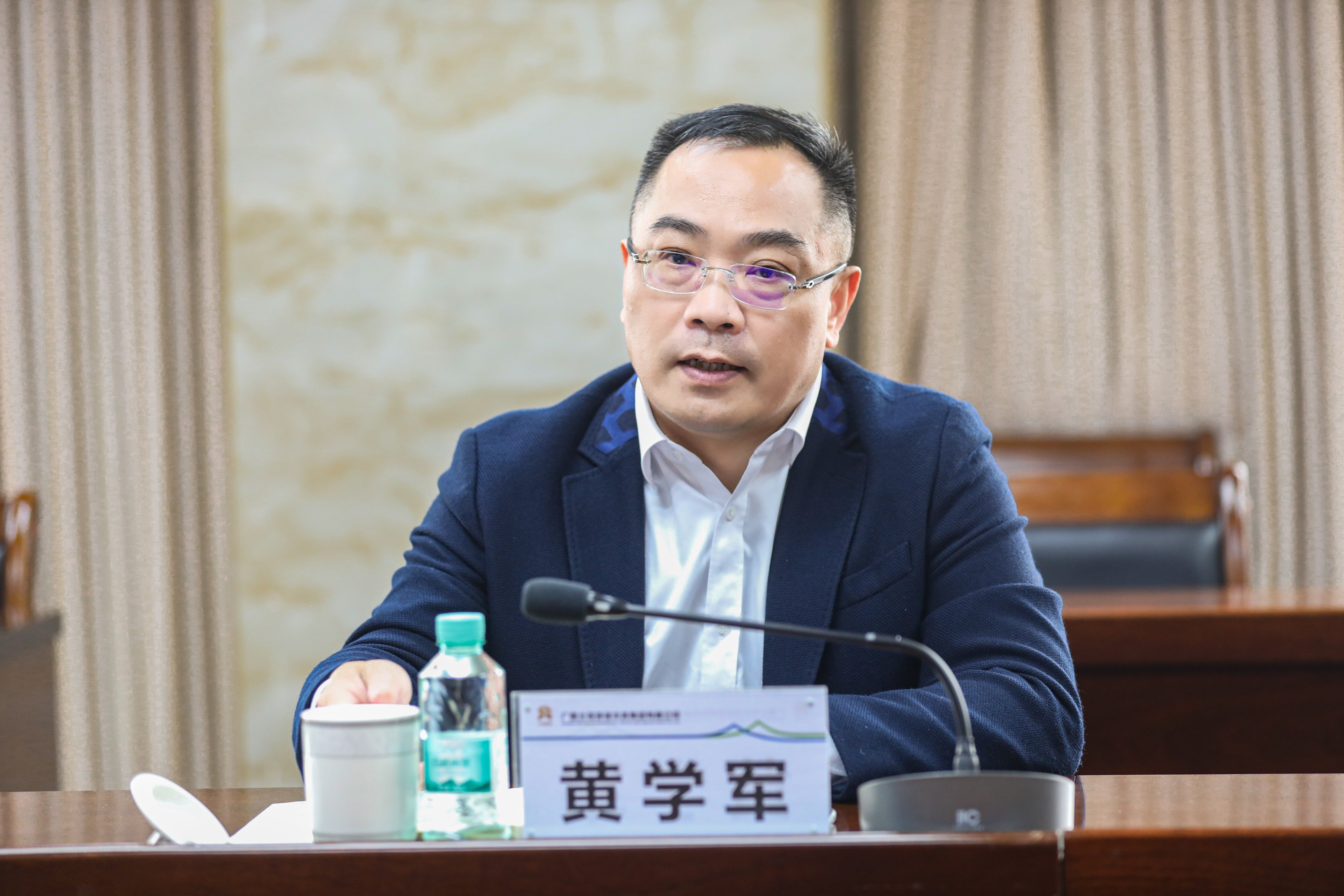 黃學(xué)軍_副本 黃學(xué)軍_副本