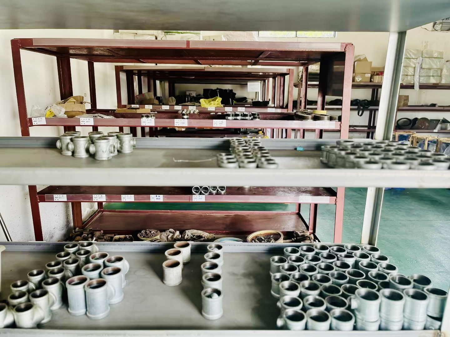 倉庫物資擺放整潔有序 (6) 倉庫物資擺放整潔有序 (6)